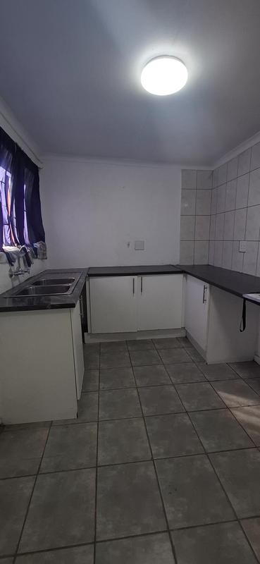 To Let 1 Bedroom Property for Rent in Goodwood Central Western Cape